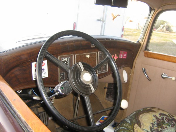 1931-Reo-Royale-Victoria-Eight-interior.jpg