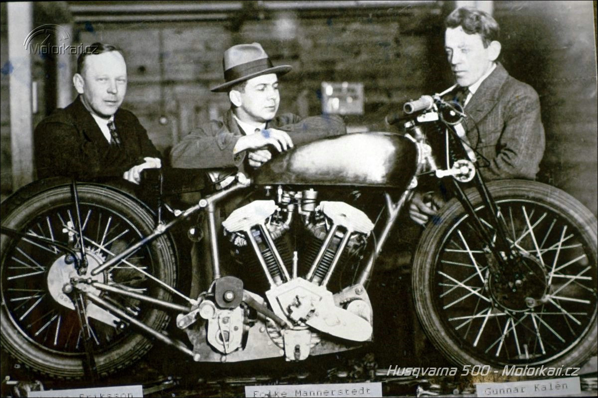 1931_Husqvarna_500_with_Folke_Mannerstedt-C__Gunnar_Kalen-R__and_Yngve_Ericsson-L.jpg