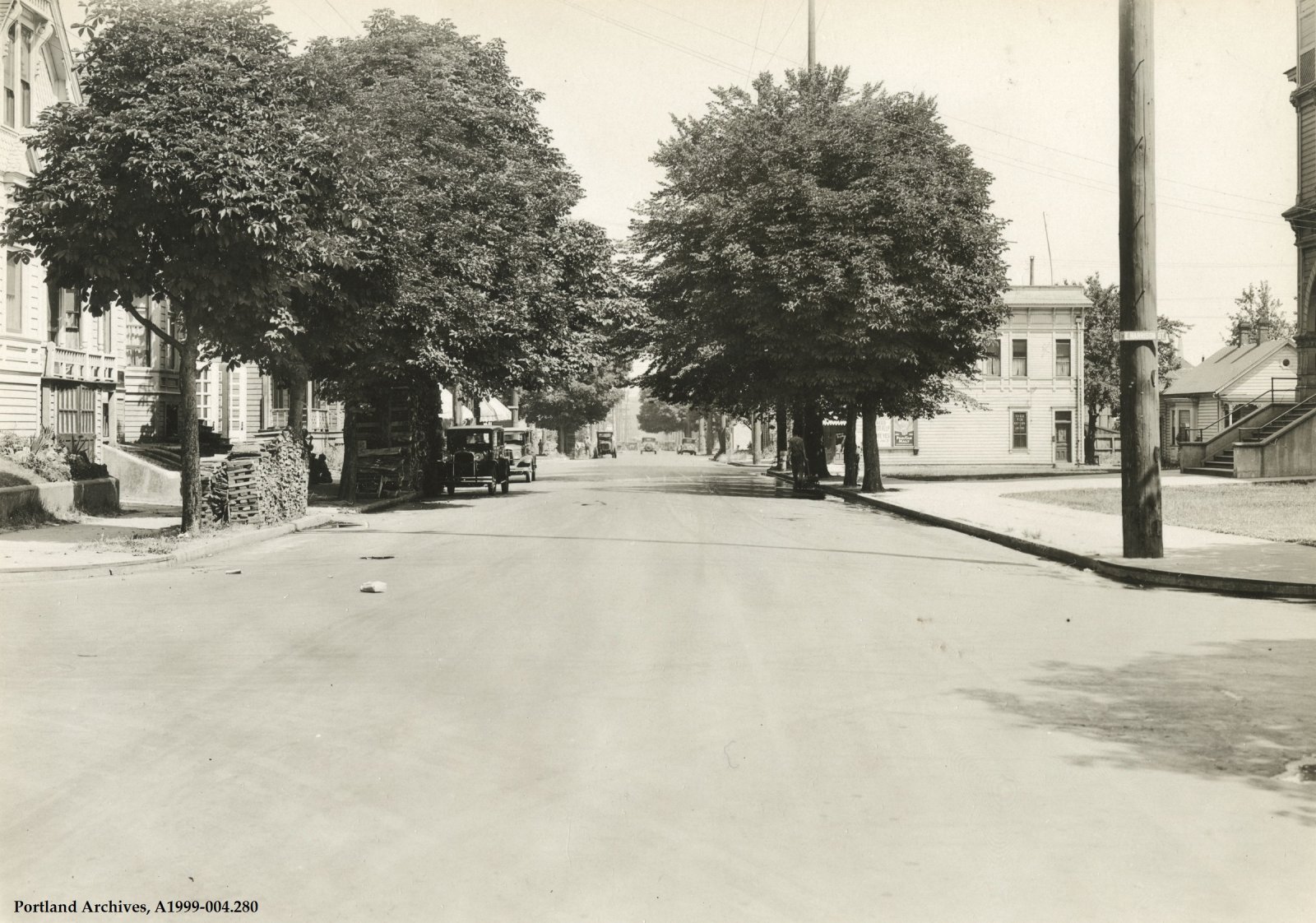 1932-c-se-7th-ave-intersection-of-e-harrison-st-and-se-7th-ave-.jpg