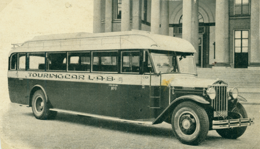 1932-diamond-t-van-de-lab-leeuwarder-autobedrijf-met-een-carrosserie-v-hainje-heereveen-b-13888.jpg