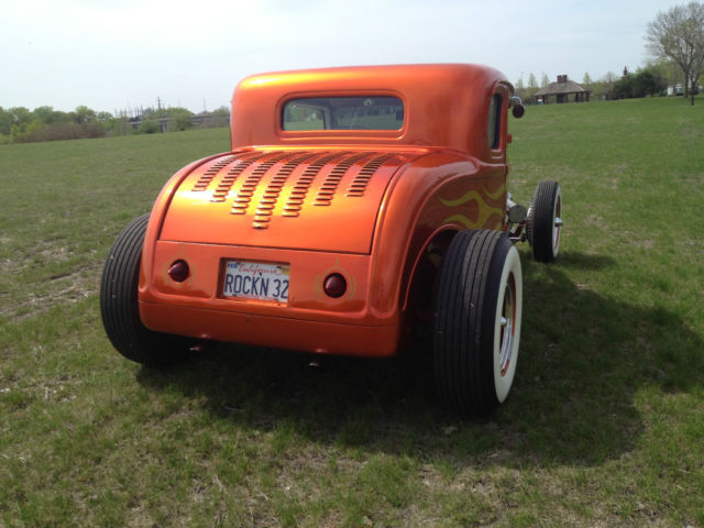 1932-ford-five-window-coupe-hot-rod-2.JPG