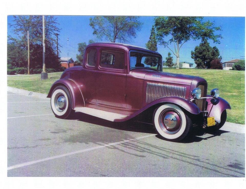 1932 Ford Hot Rod Deuce Coupe.jpg