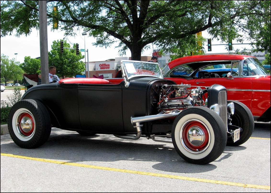 1932 Ford Roadster - 2.JPG