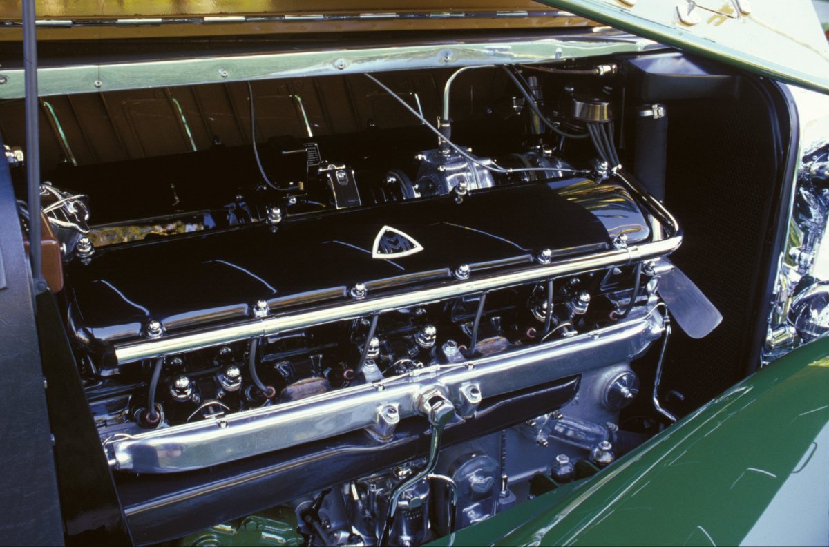 1932-Maybach-Zeppelin-DS8-V12-Engine.jpg