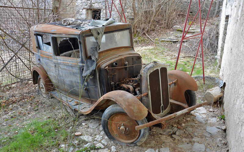 1932 renault-dauphine.jpg