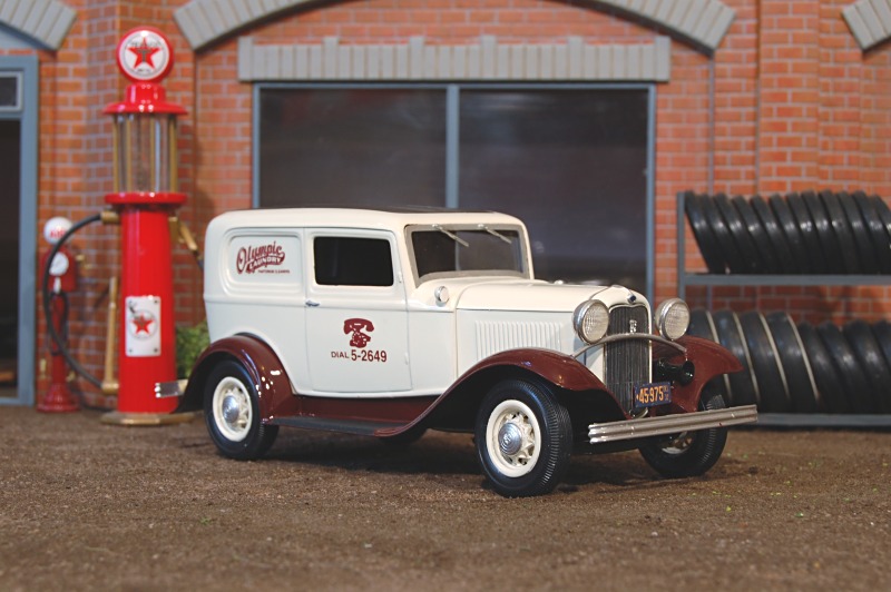 1932_Ford_V8_Sedan_Delivery-fvla.jpg