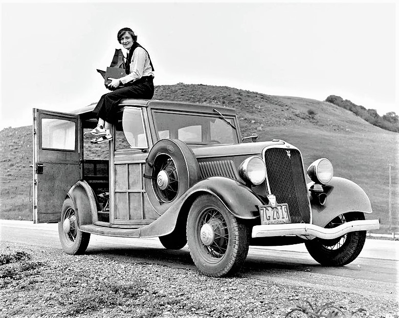 1933 Ford Model 40 V8 Station Wagon2.jpg