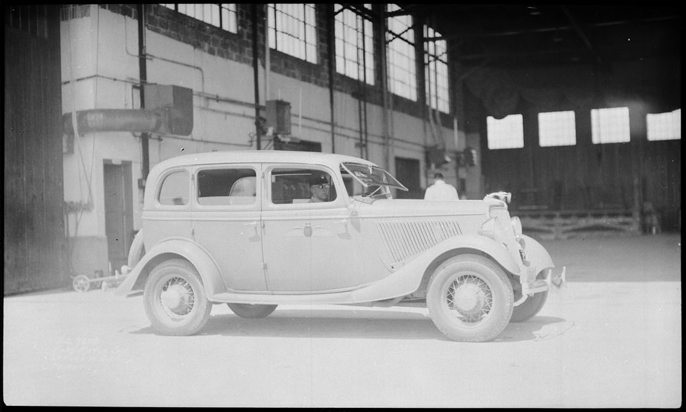 1934-17 Ford motor car loaned to RAF Flight, July 14, 1934.jpg
