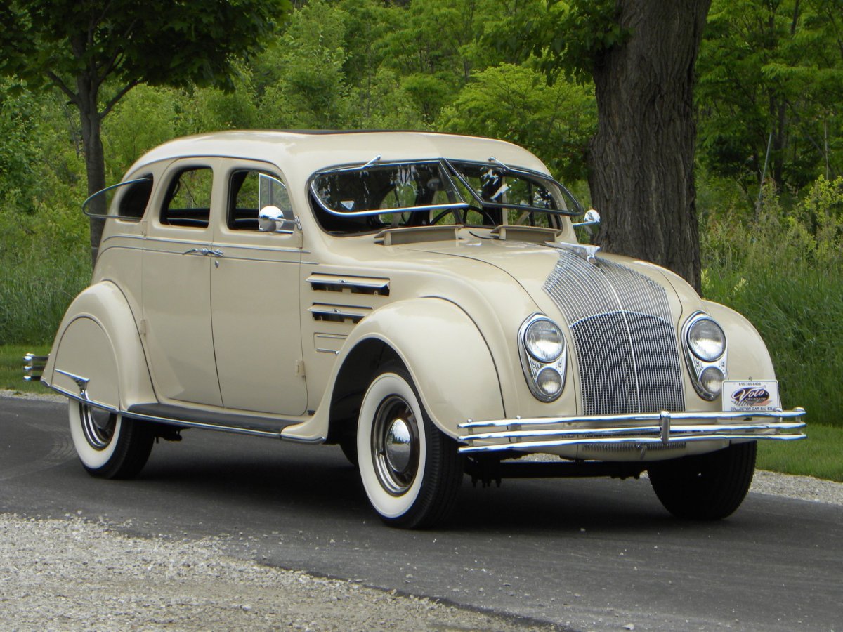 1934-chrysler-airflow-cu-sedan.jpg