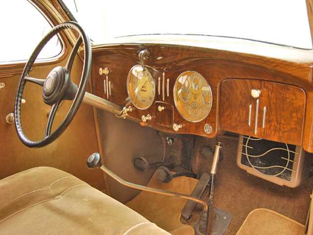 1935-chrysler-cz-airstream-dash.jpg