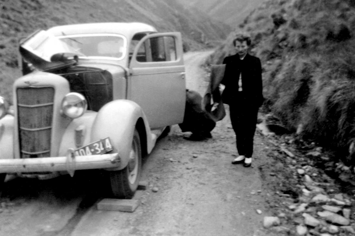 1935 Dodge trip to Milford b.jpg