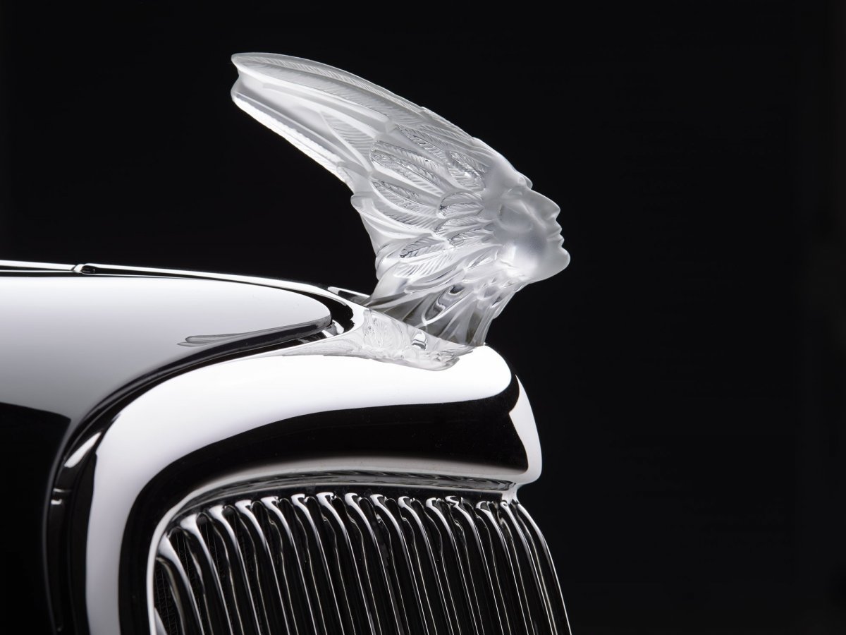 1935-Ford-2-Dr-Coach-hood-ornament.jpg