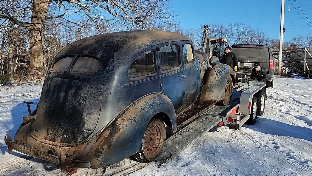 1936-hudson-terraplane-hidden-in-a-barn-for-60-years-is-a-fabulous-time-capsule_7.jpg