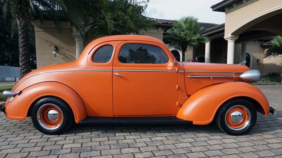 1937 Dodge Coupe (2).jpg