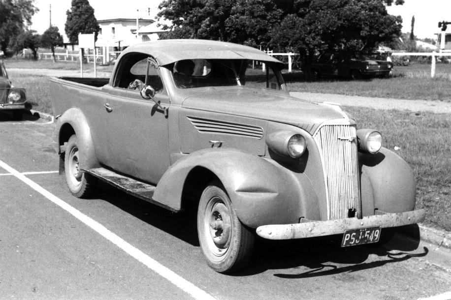 1937 halfdoor ute 1.jpg