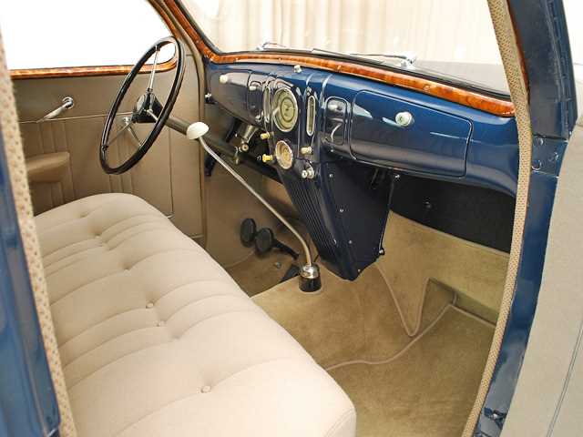 1937-lincoln-zephyr-dash.jpg