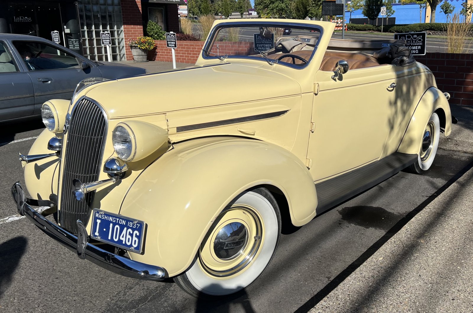 1937plymouth.jpg