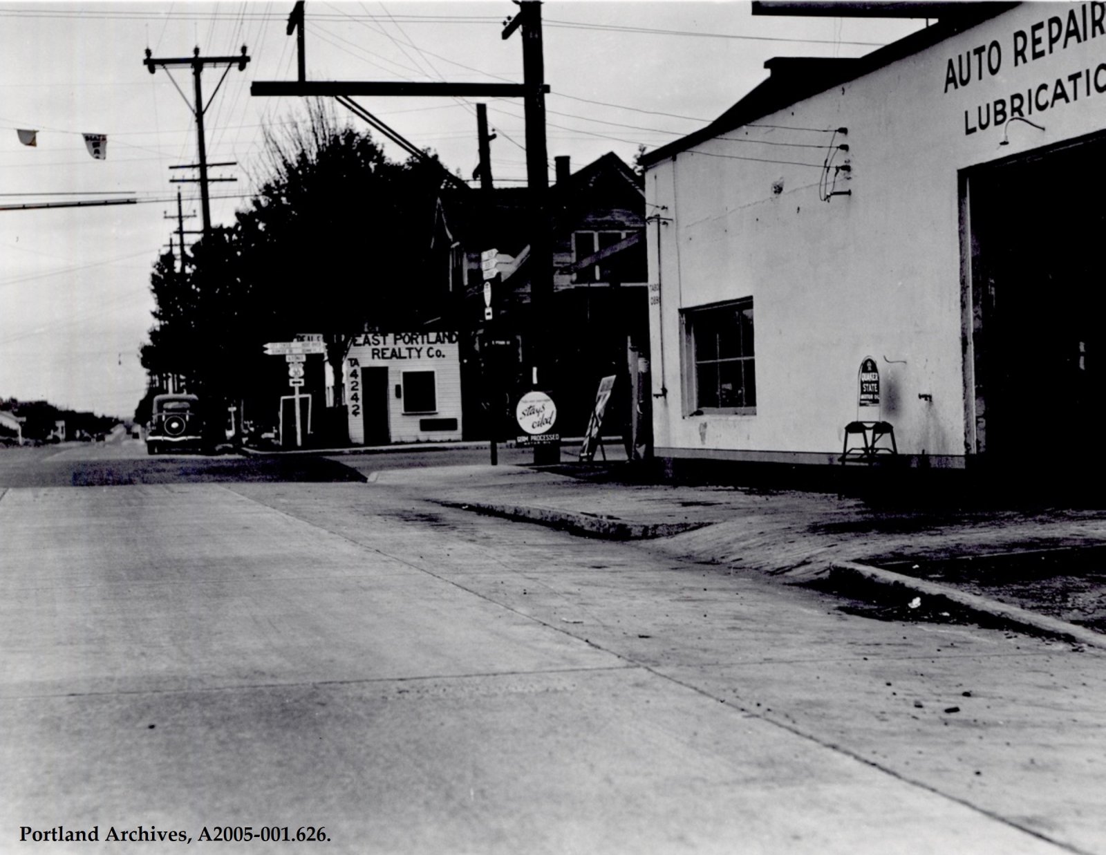 1937se-stark-st-and-82nd-ave-looking-north-on-82nd.jpg
