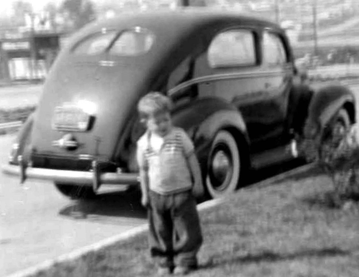 1938-Ford Deluxe Tudor at home-3.jpg