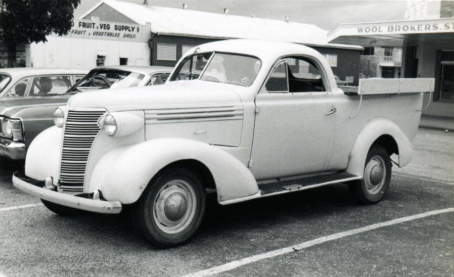 1938 halfdoor ute 2.jpg