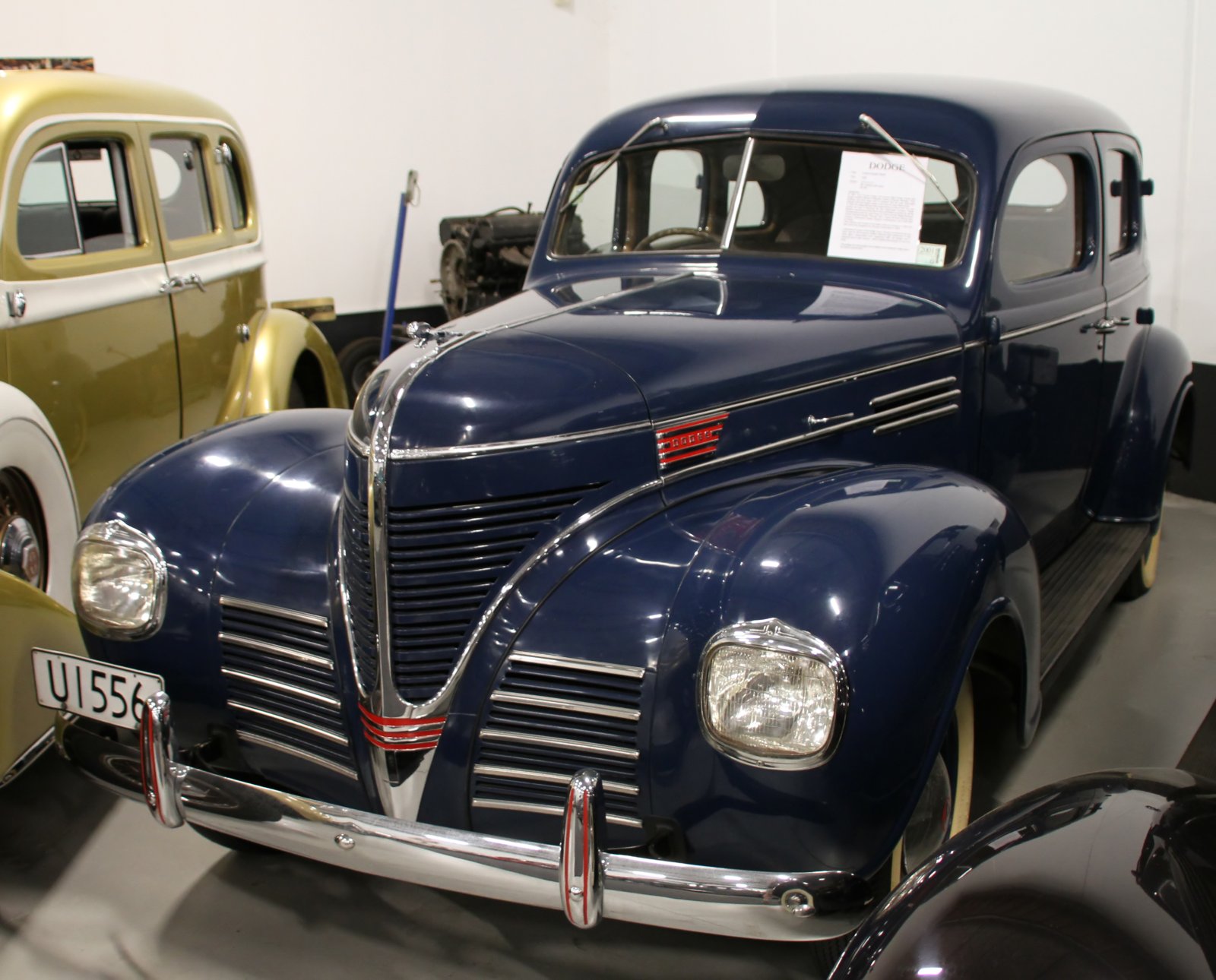 1939_Dodge_Custom_Royal_D-12_(31601743742).jpg