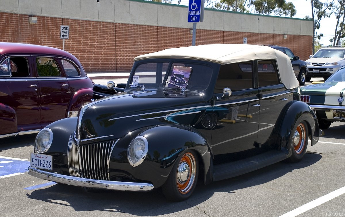 1939_ford_deluxe_convertible_sedan_-_black_-_fvl_2-med.jpg