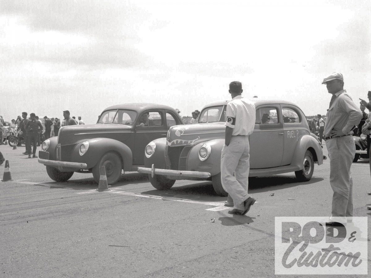 1940-deluxe-sedan-1940-standard-coupe.jpg