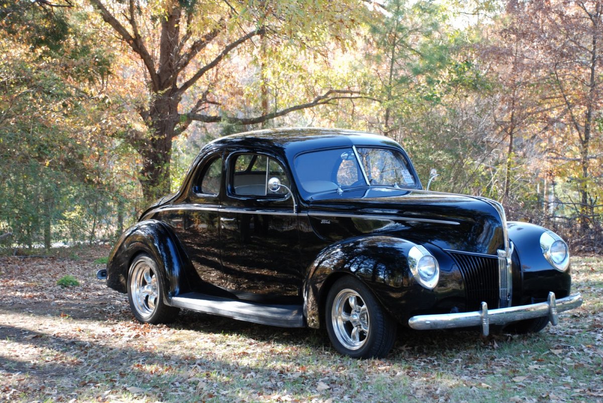 1940 Ford Coupe shiny.JPG