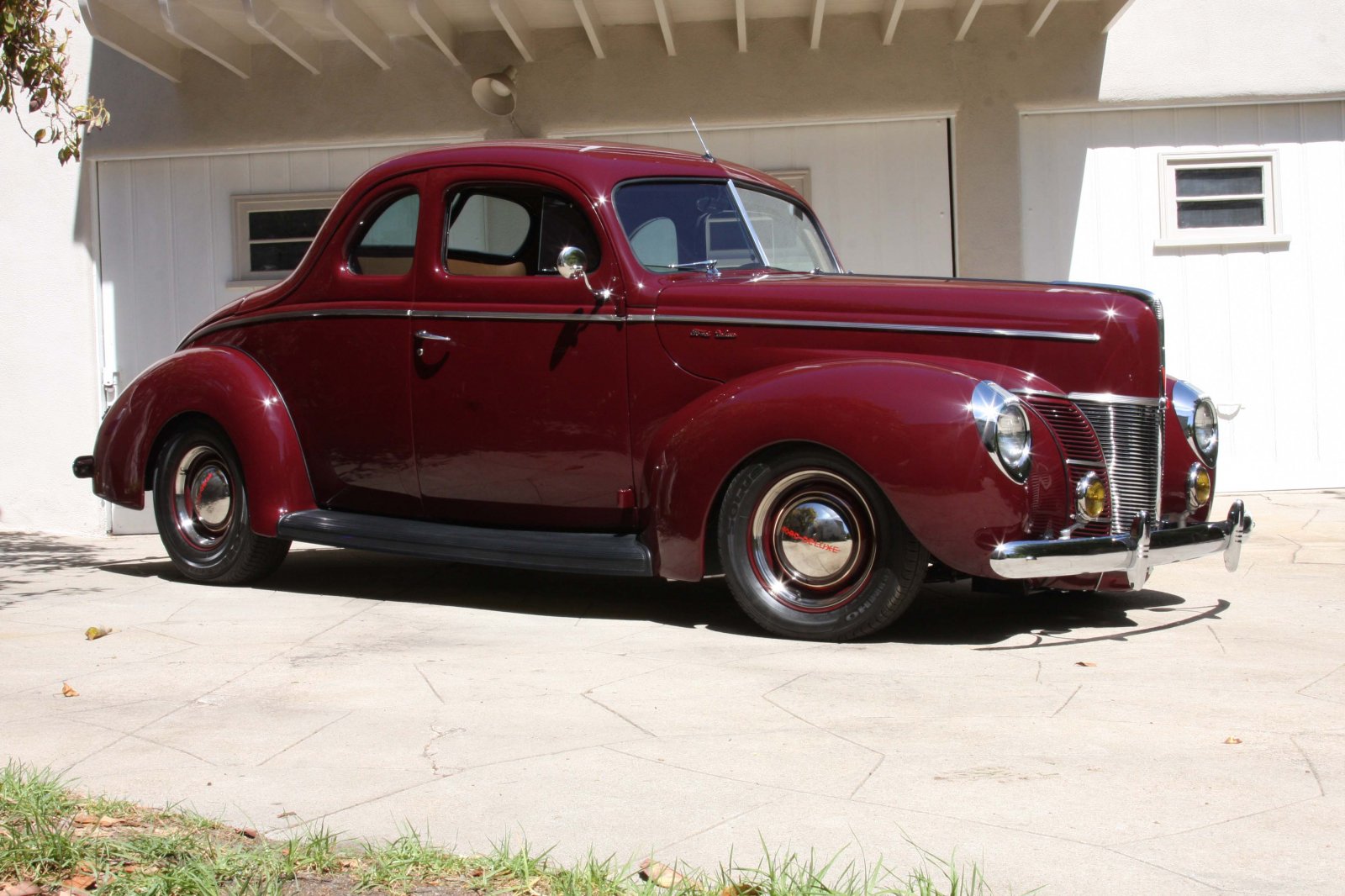 1940-ford-coupe-three-quarter-view.jpg