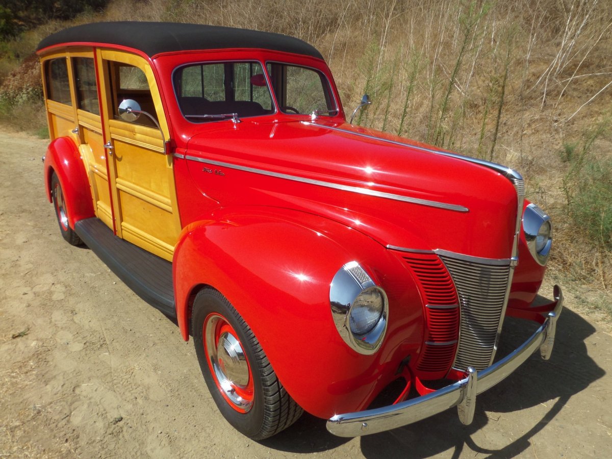 1940-ford-deluxe-woody-station-wago.jpg