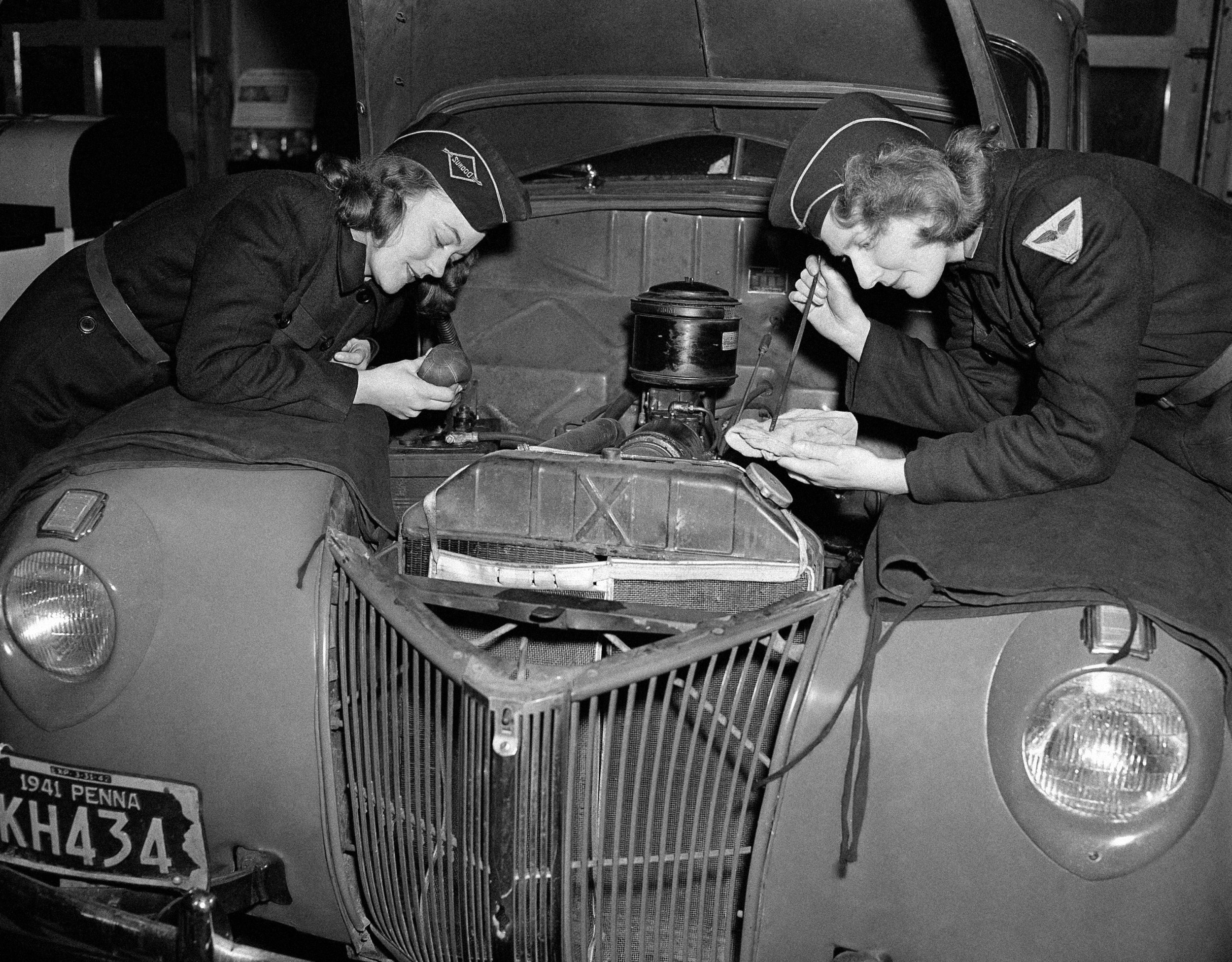 1940 Standard & pretty mechanics.jpg