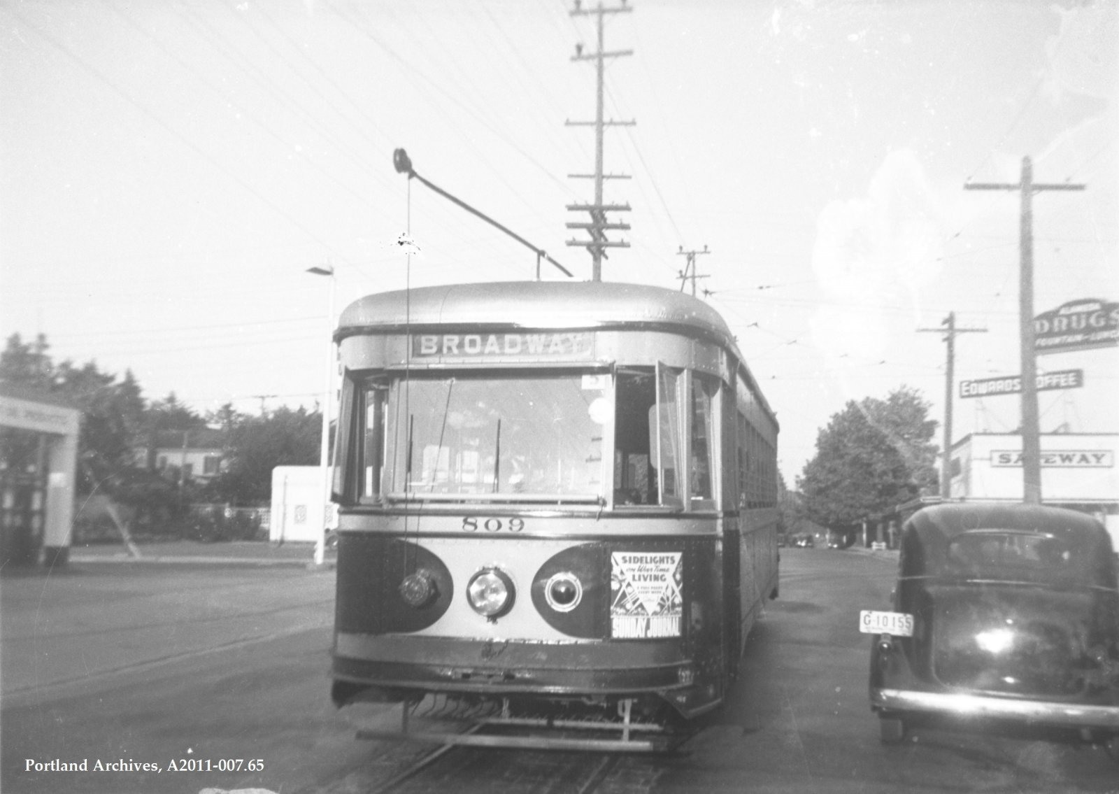 1940_Broadway-line-car-809-at-24th-and-Fremont.jpg