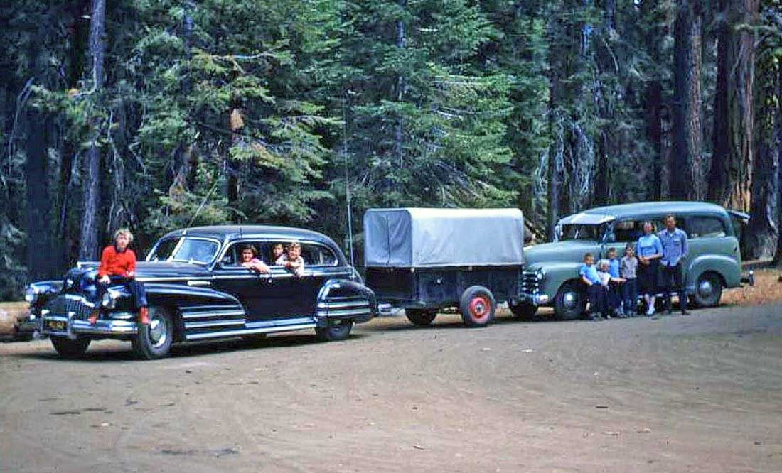 1940s-Buick-Limo-and-Chevrolet-Suburban.jpg