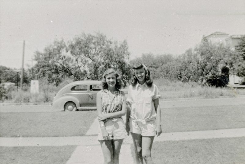 1940s-teenage-girls-20.jpg