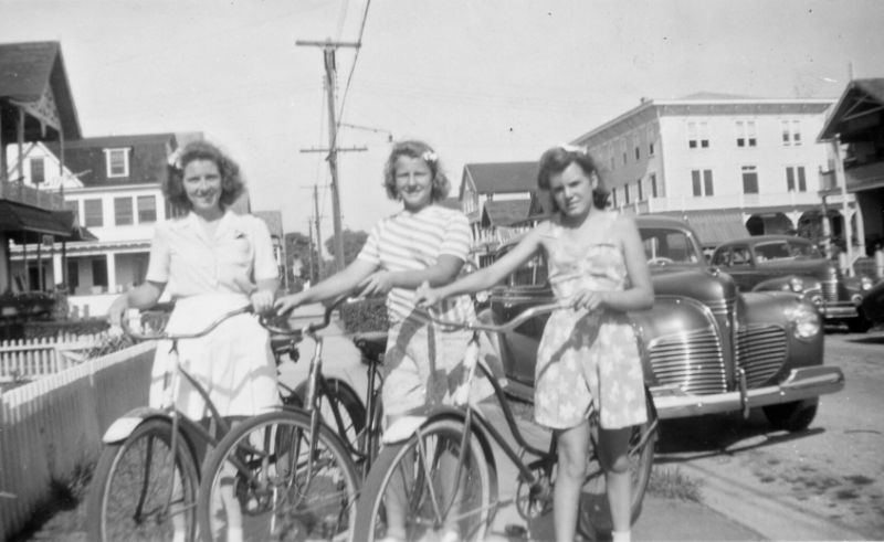 1940s-teenage-girls-5.jpg