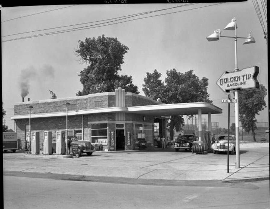 1941 Gas station.jpg