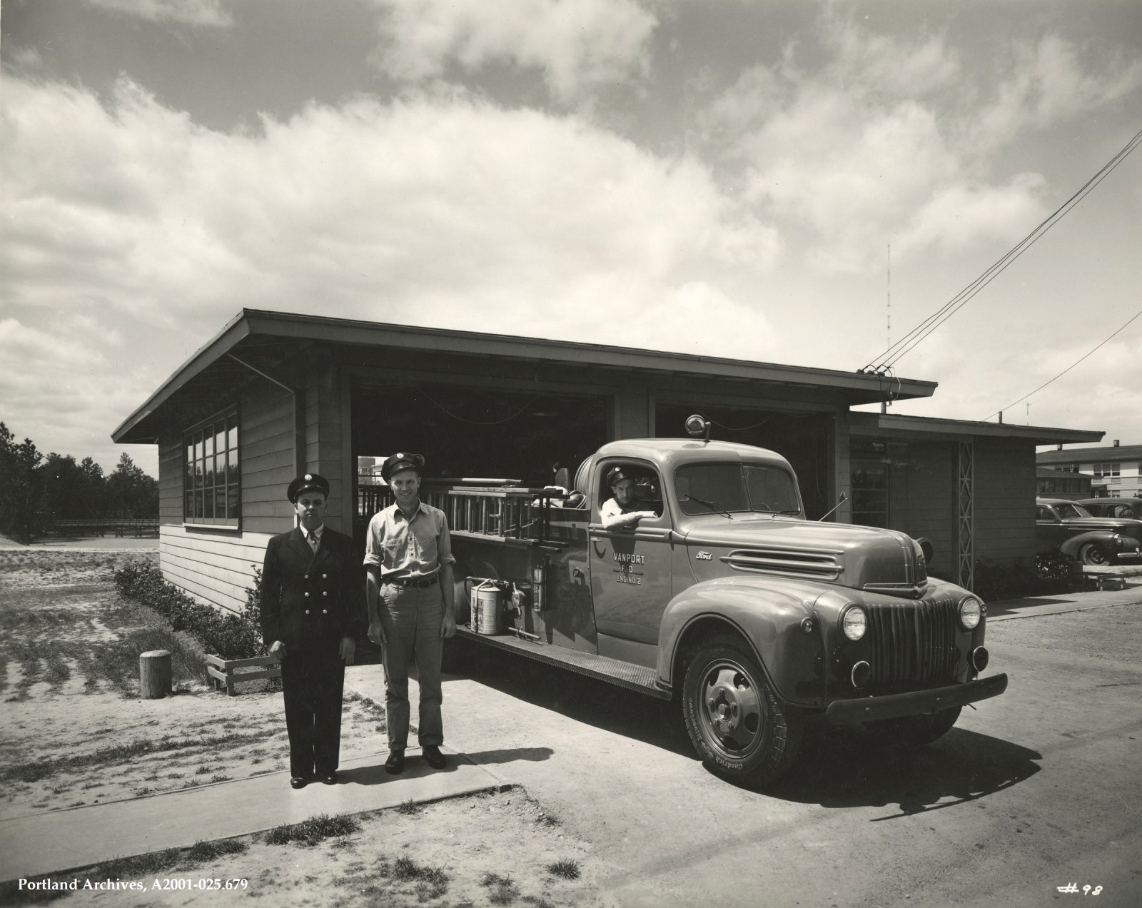 1943-c_fire-engine-and-crew-of-company-no-2_a2001-025-679.jpg