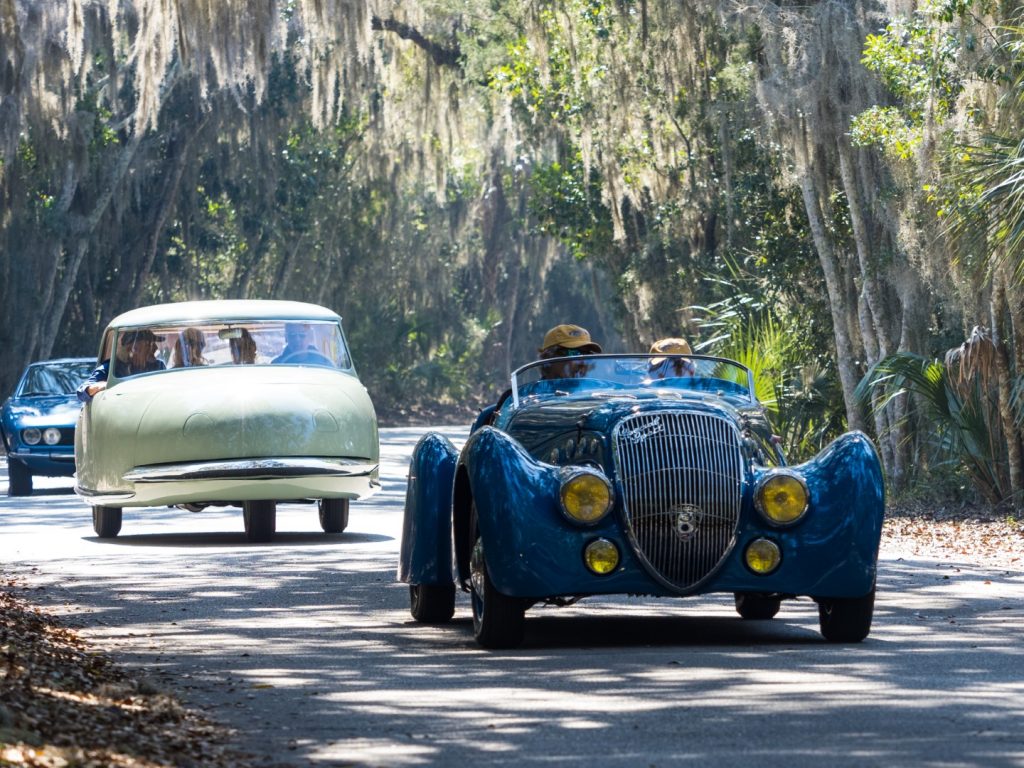 1948 Davis Divan on the 2022 'The Amelia' Concours d'Elegance Tour (by HAGERTY).jpg