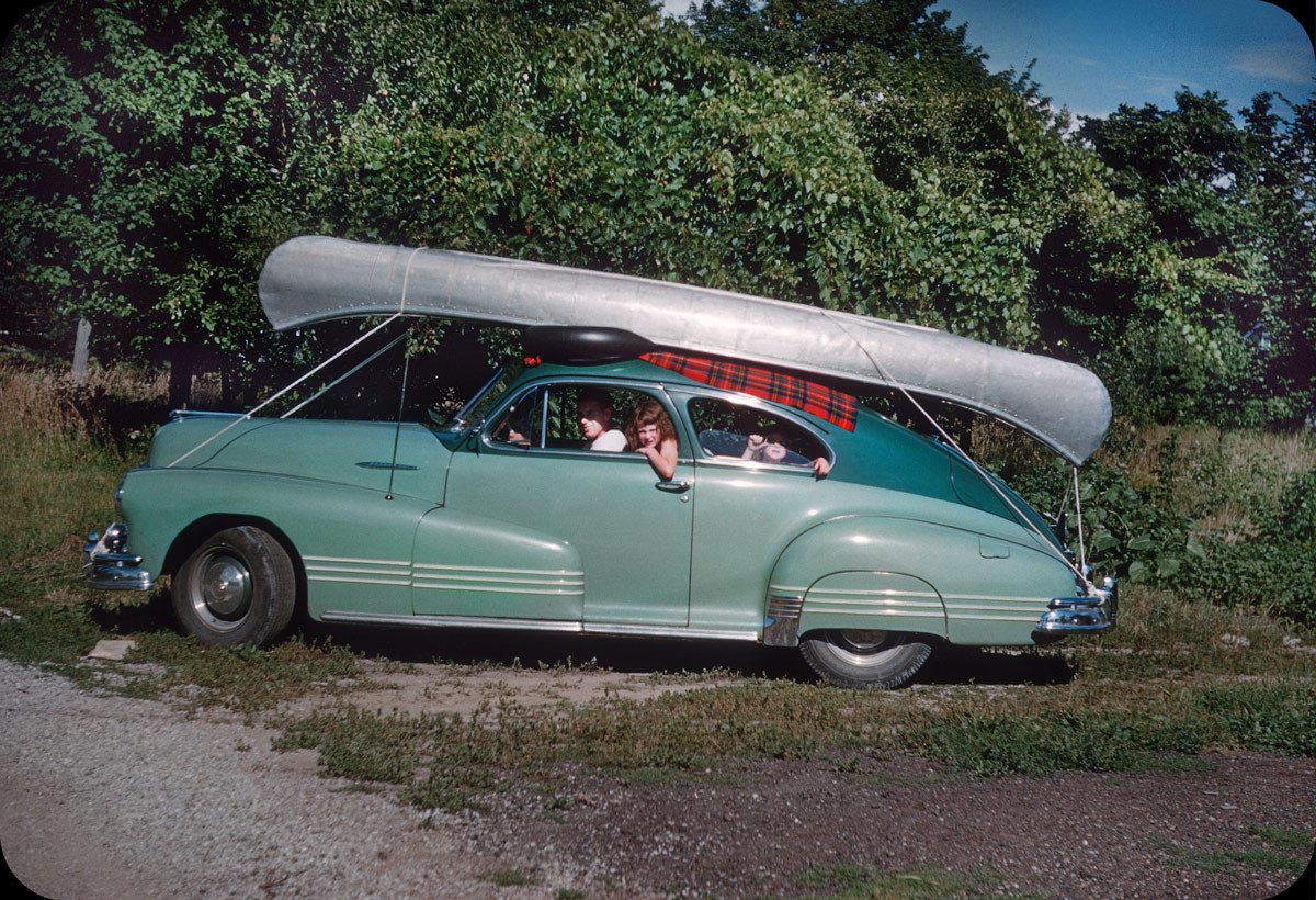 1948 Pontiac boat canoe on a aerocar.jpg