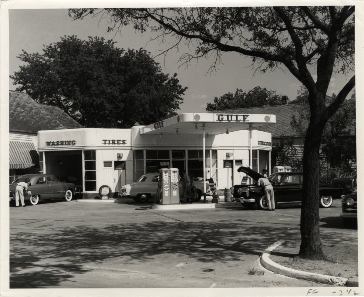 1950 GulfGas station.jpg