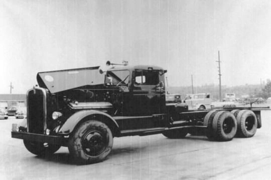 1950 KV with a 2200CI Hall-Scott marine V12.jpg