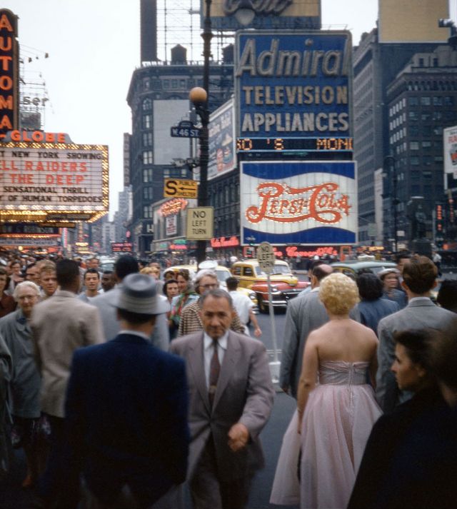 1950s-american-street-scenes-12.jpg