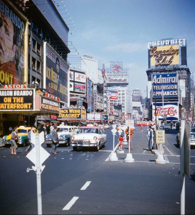 1950s-american-street-scenes-19.jpg