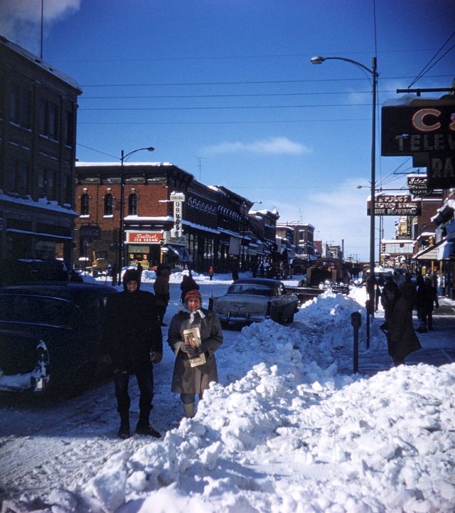 1950s-american-street-scenes-33.jpg