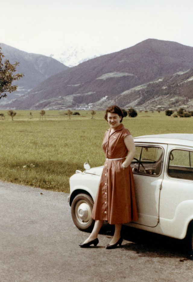 1950s-dresses-30.jpeg