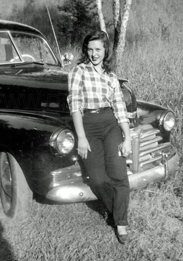 1950s Girls in Jeans (29).jpg