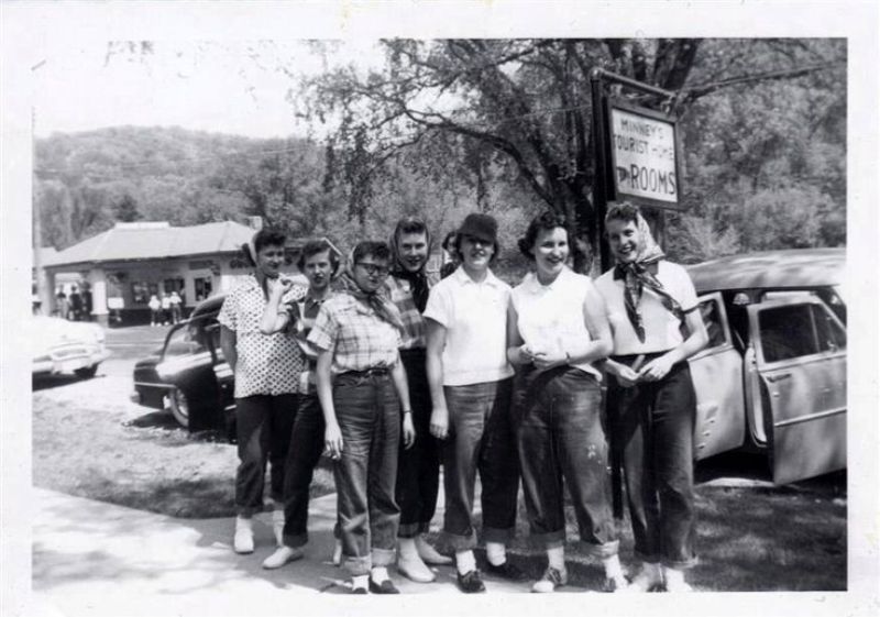 1950s Girls in Jeans (9).jpg