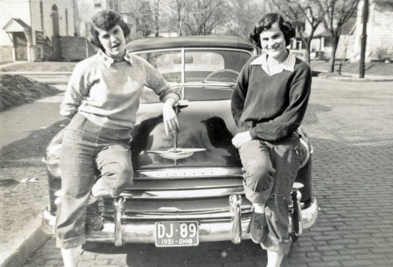 1950s-teen-girls-in-jeans-13.jpg