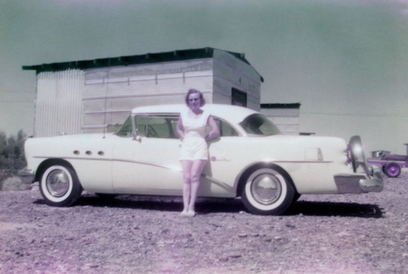 1950s-women-with-automobiles-12.jpg