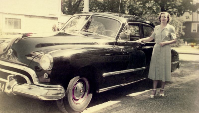 1950s-women-with-automobiles-2.jpg